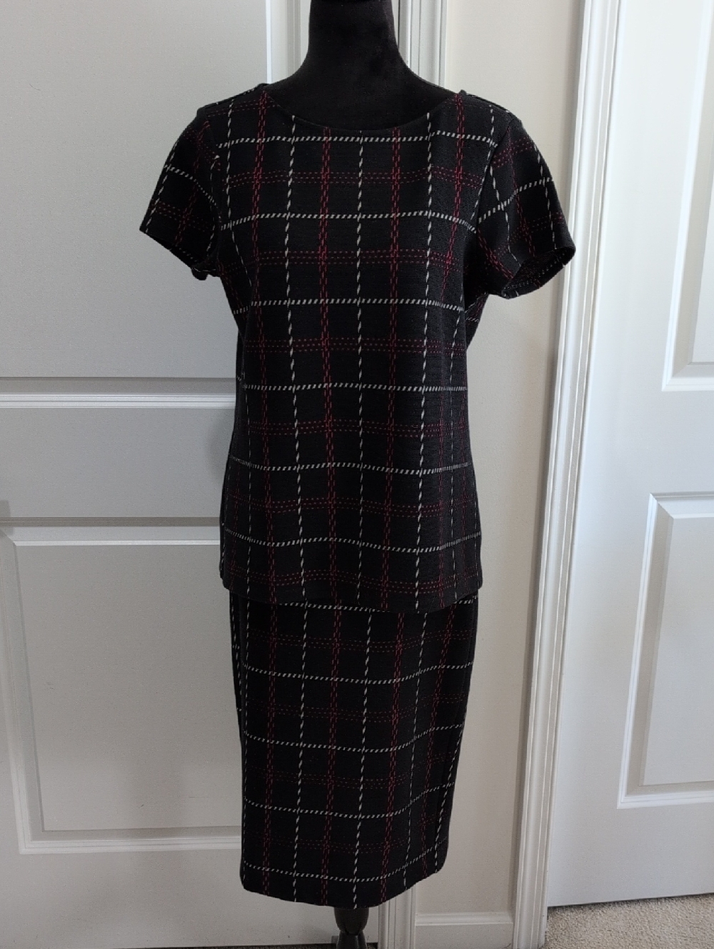 Excellent Condition Navy Ann Taylor Short Sleeve W Skirt Set